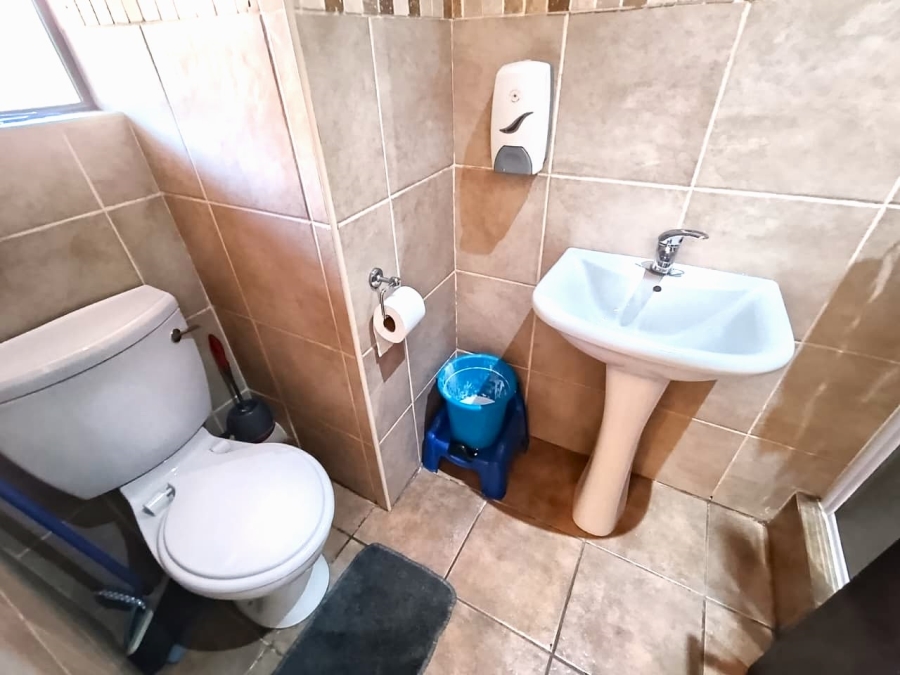 1 Bedroom Property for Sale in Vredenhof Sh Free State